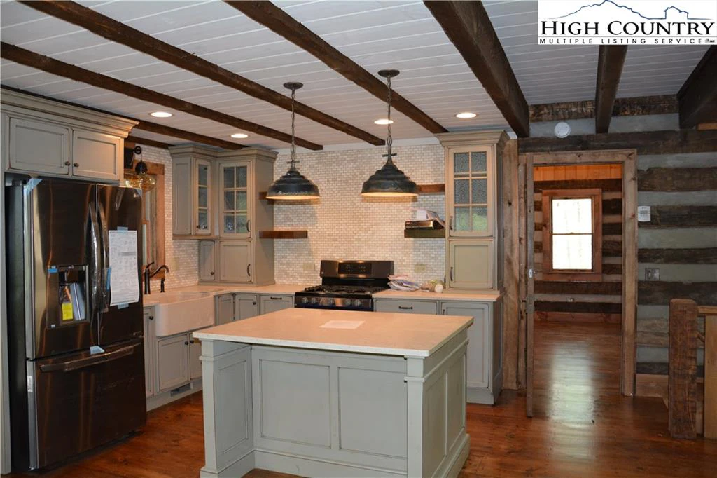 Image number 21 for the current listing