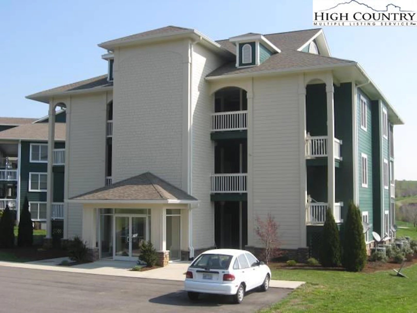 Image number 1 for the current listing