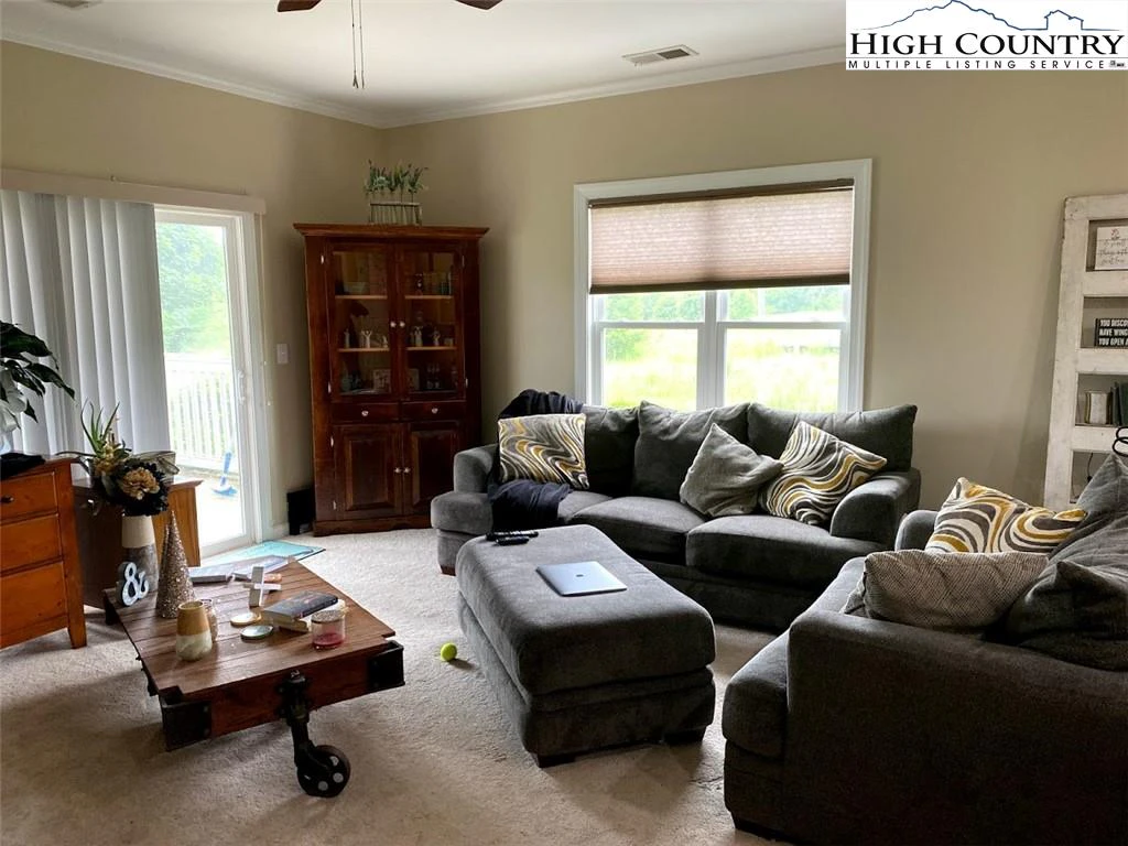 Image number 7 for the current listing