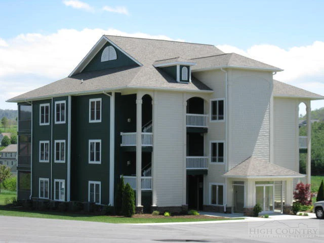 Image number 1 for the current listing