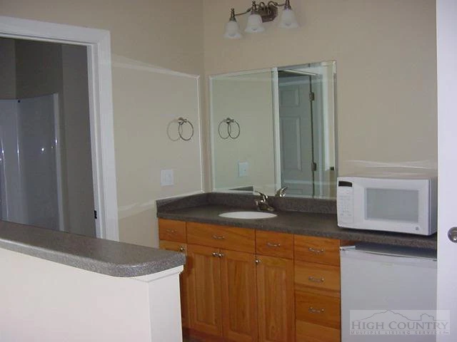 Image number 7 for the current listing
