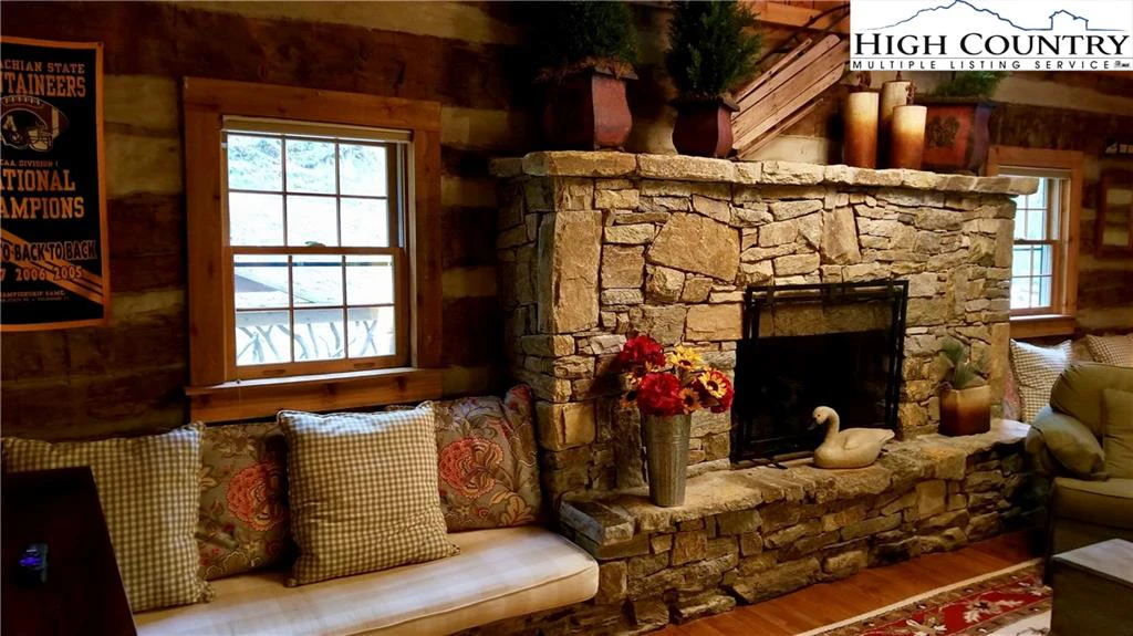 Image number 2 for the current listing