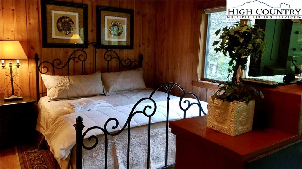 Image number 11 for the current listing