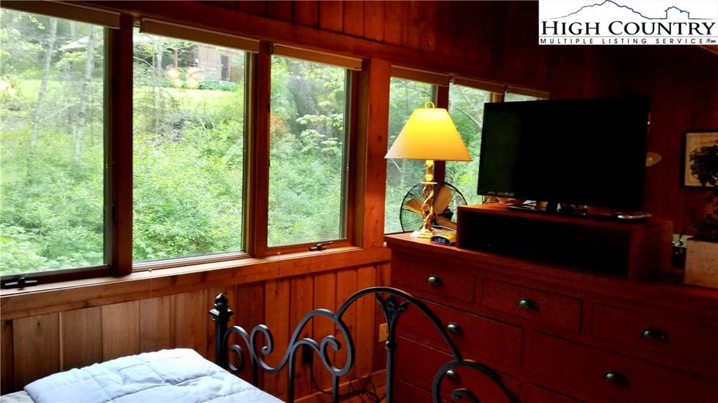 Image number 10 for the current listing