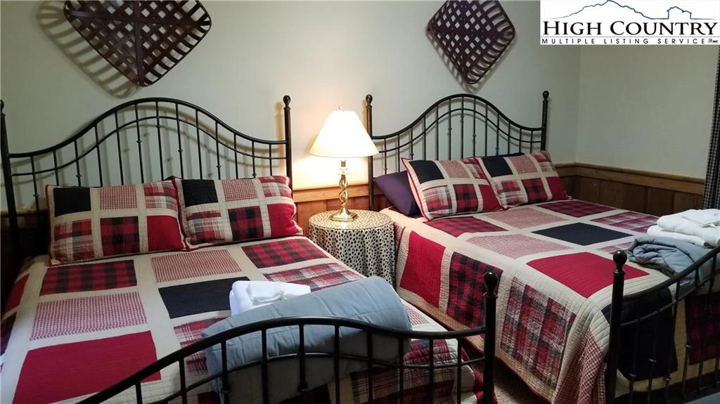 Image number 3 for the current listing