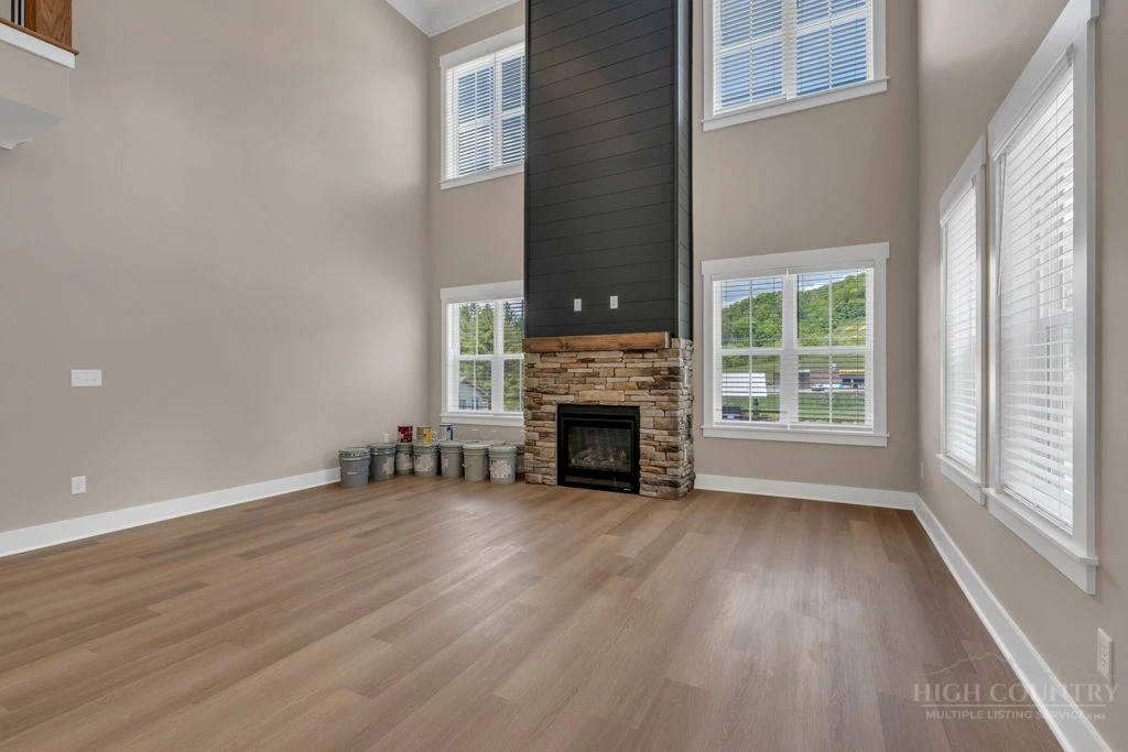 Image number 7 for the current listing