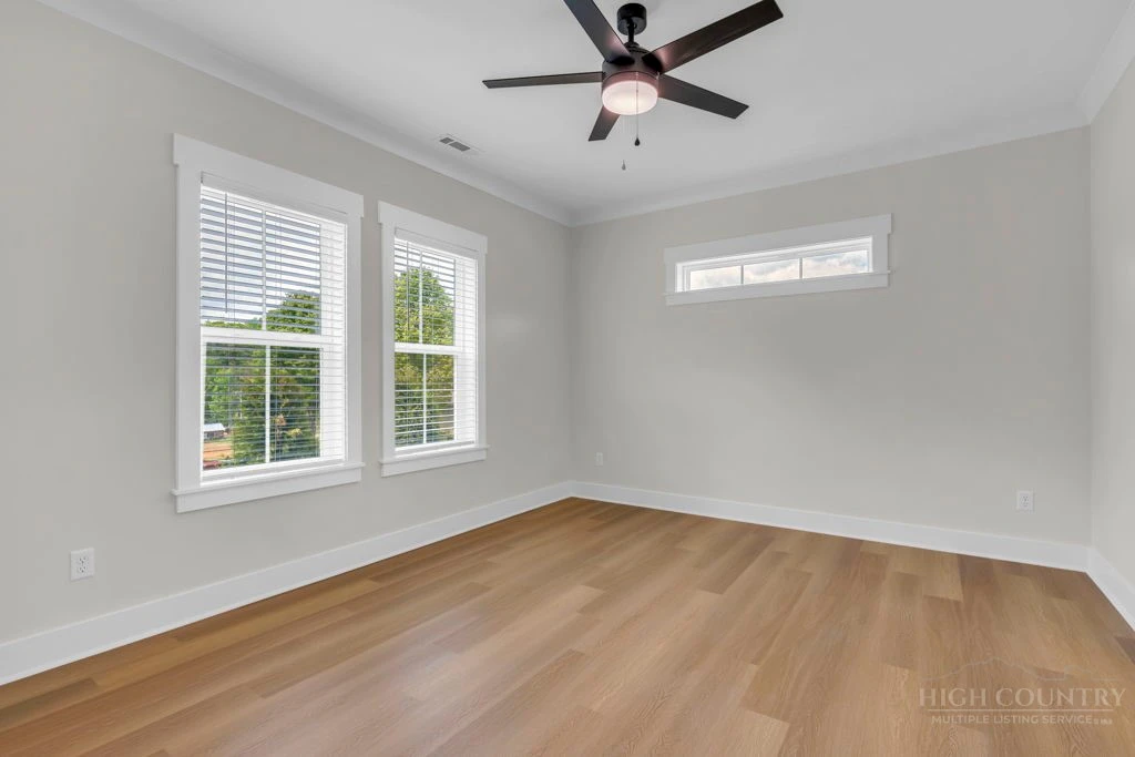 Image number 12 for the current listing