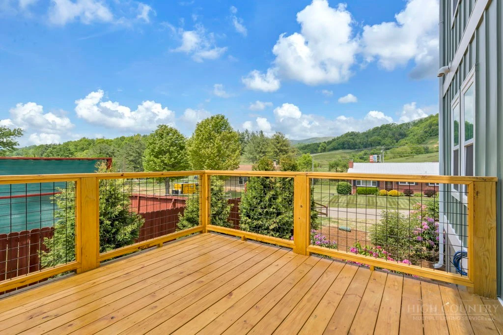 Image number 18 for the current listing