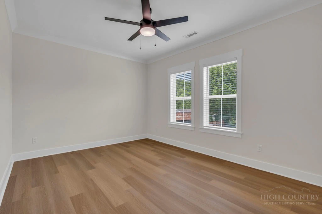 Image number 23 for the current listing