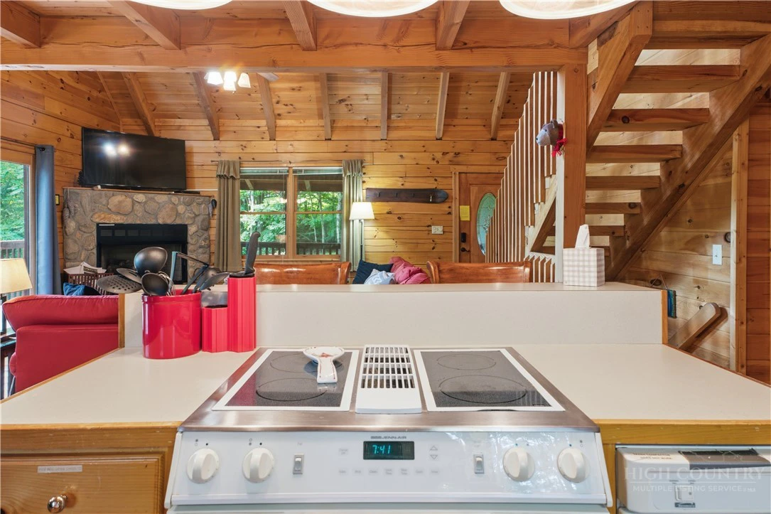Image number 9 for the current listing