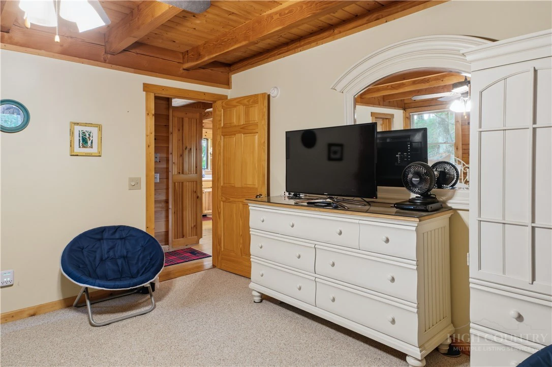 Image number 11 for the current listing