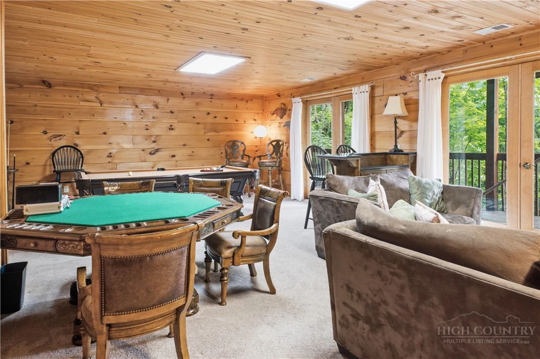 Image number 21 for the current listing