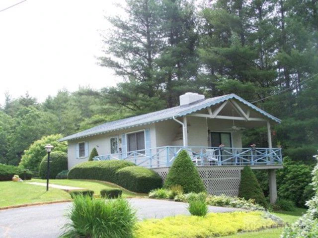 Image number 1 for the current listing