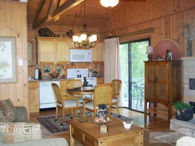 Image number 10 for the current listing