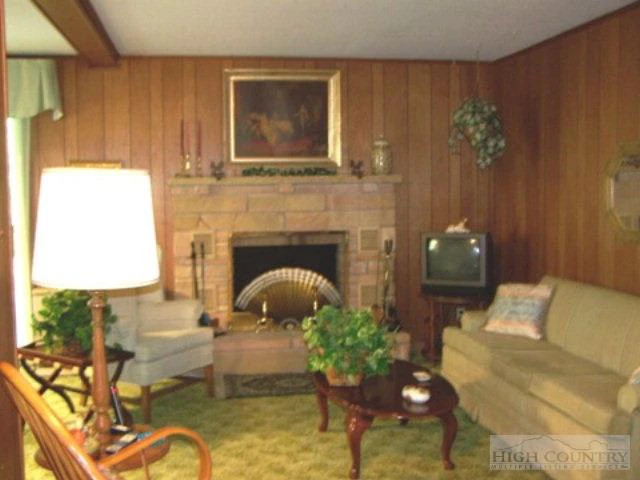 Image number 3 for the current listing