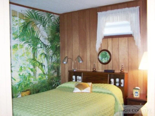 Image number 17 for the current listing