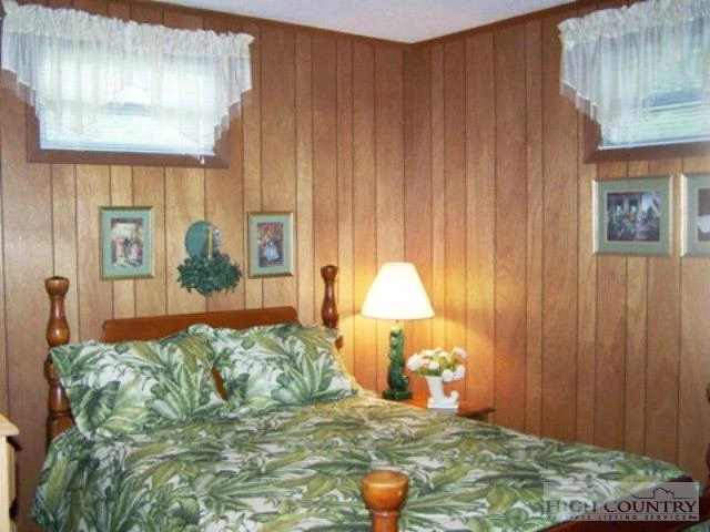 Image number 16 for the current listing