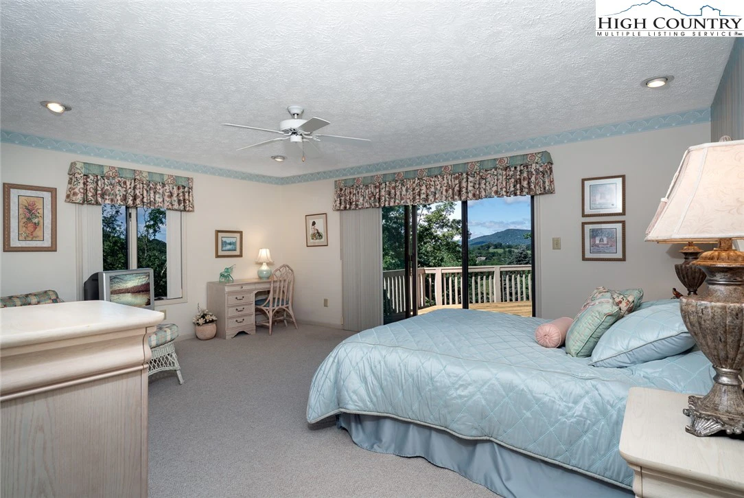 Image number 5 for the current listing