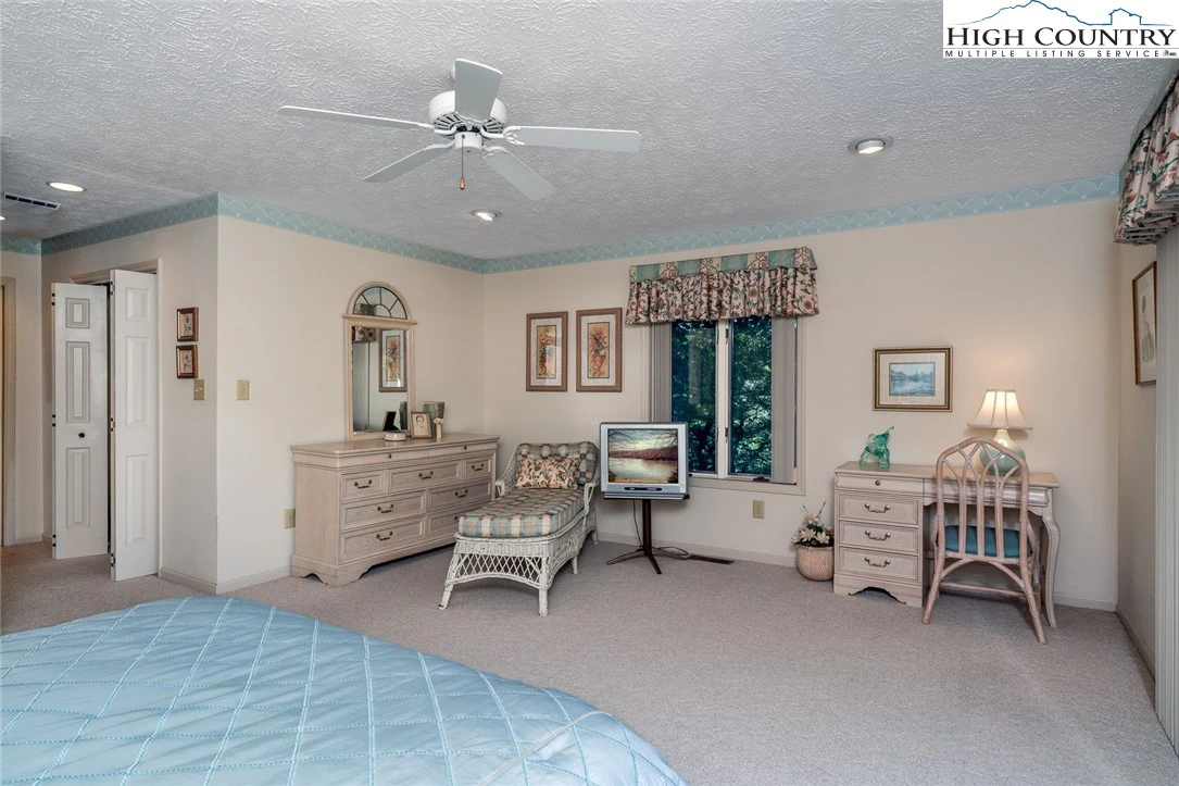 Image number 7 for the current listing