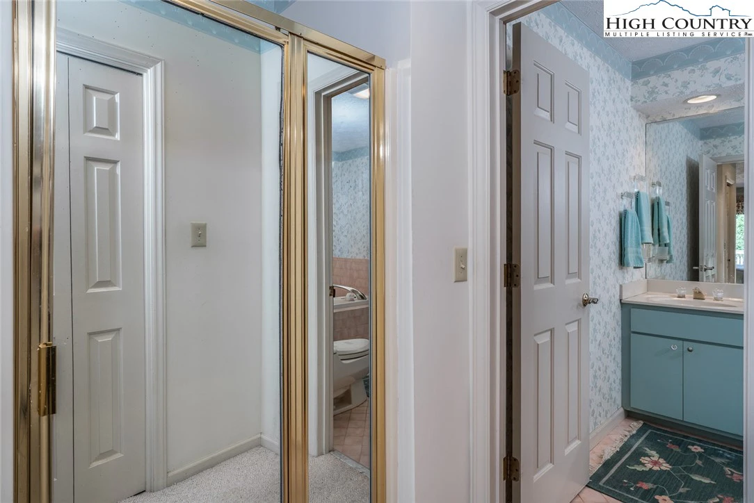 Image number 9 for the current listing