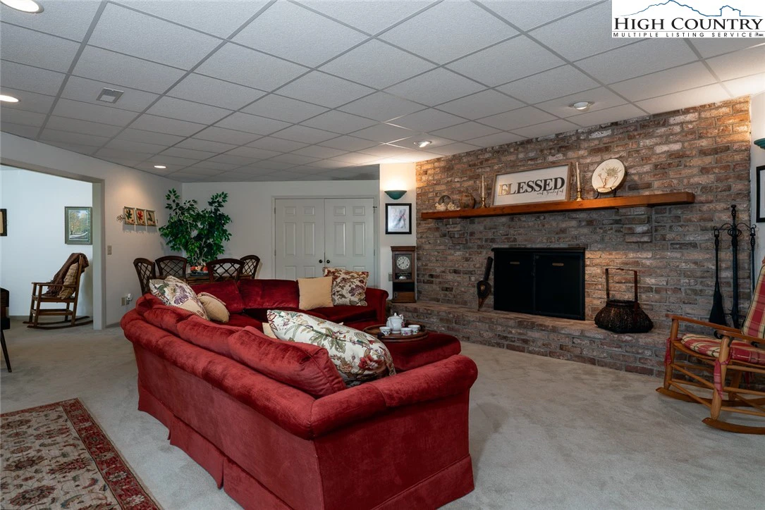 Image number 11 for the current listing