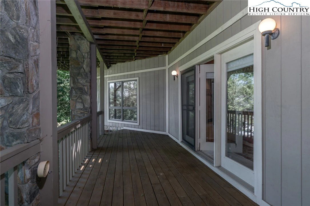 Image number 21 for the current listing