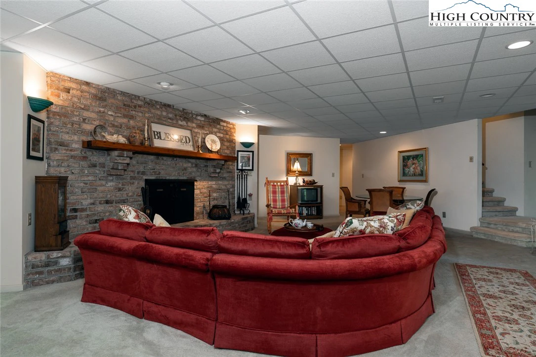 Image number 12 for the current listing