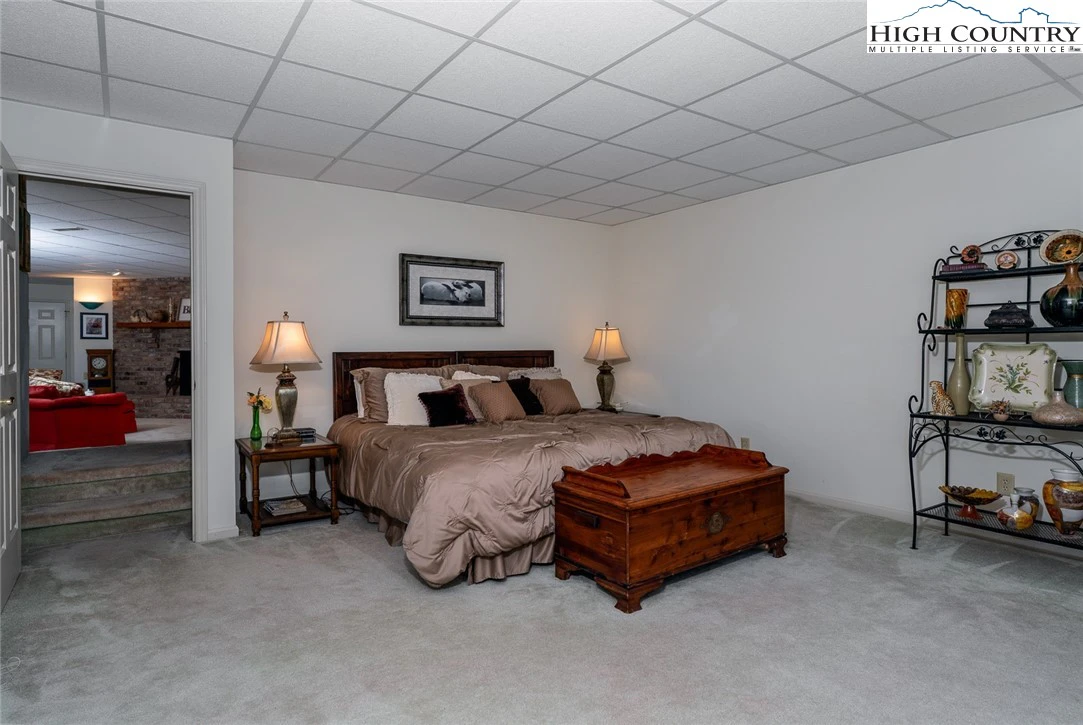 Image number 16 for the current listing