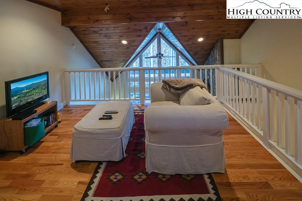 Image number 6 for the current listing