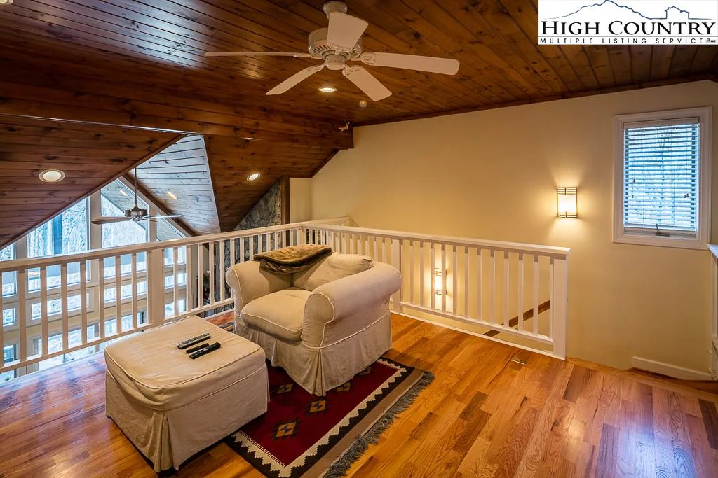 Image number 7 for the current listing