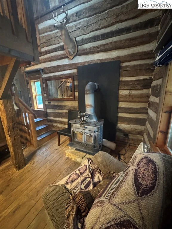 Image number 11 for the current listing