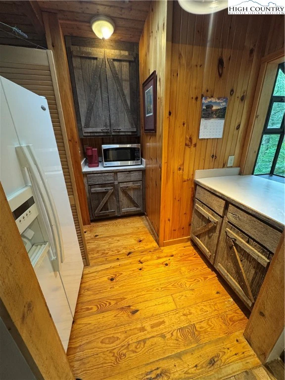 Image number 13 for the current listing