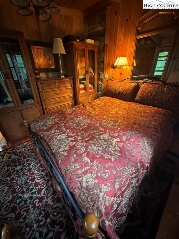 Image number 2 for the current listing