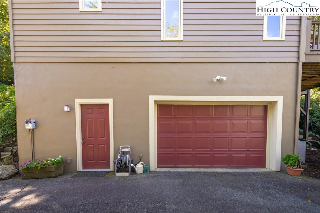 Image number 11 for the current listing