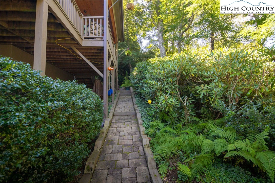 Image number 15 for the current listing