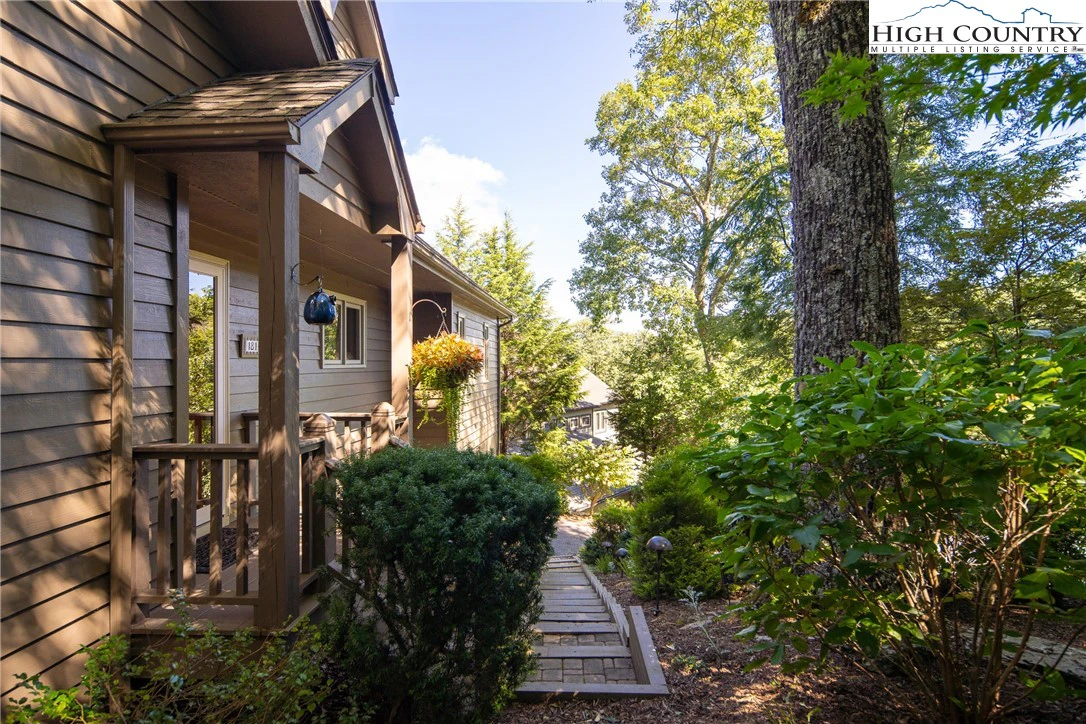 Image number 20 for the current listing