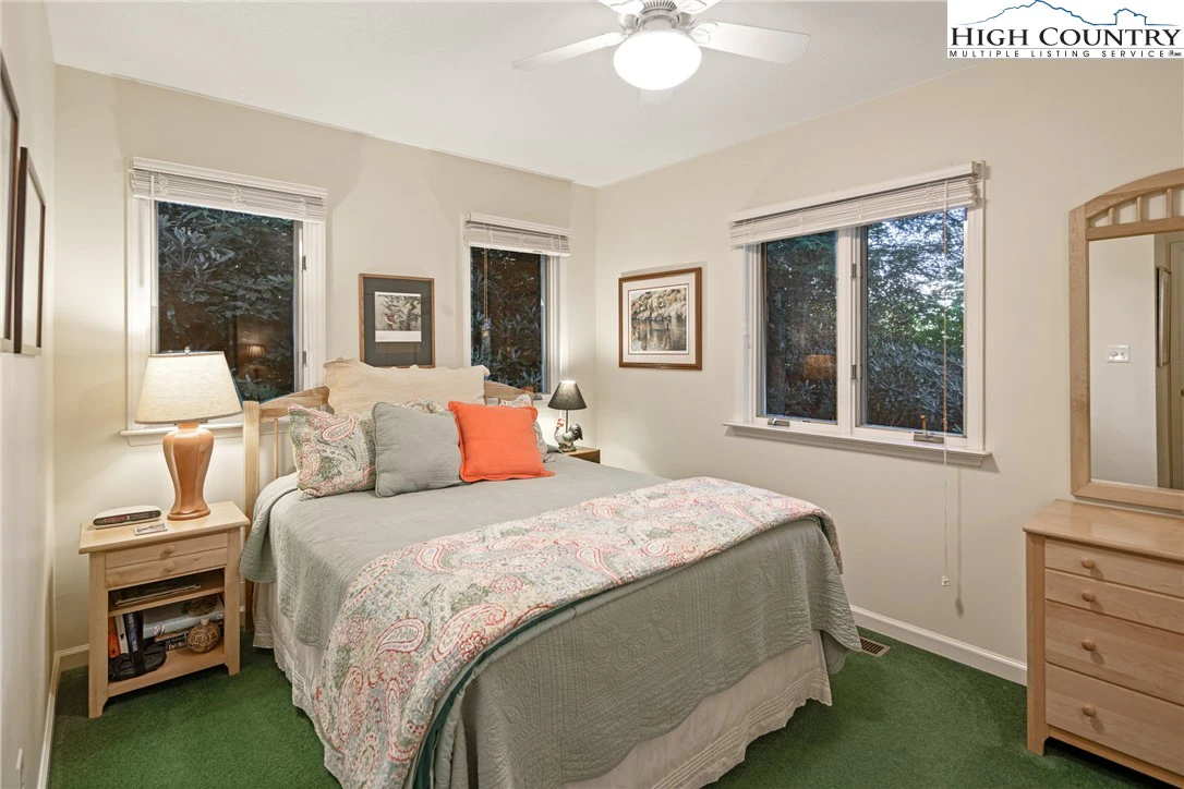 Image number 12 for the current listing