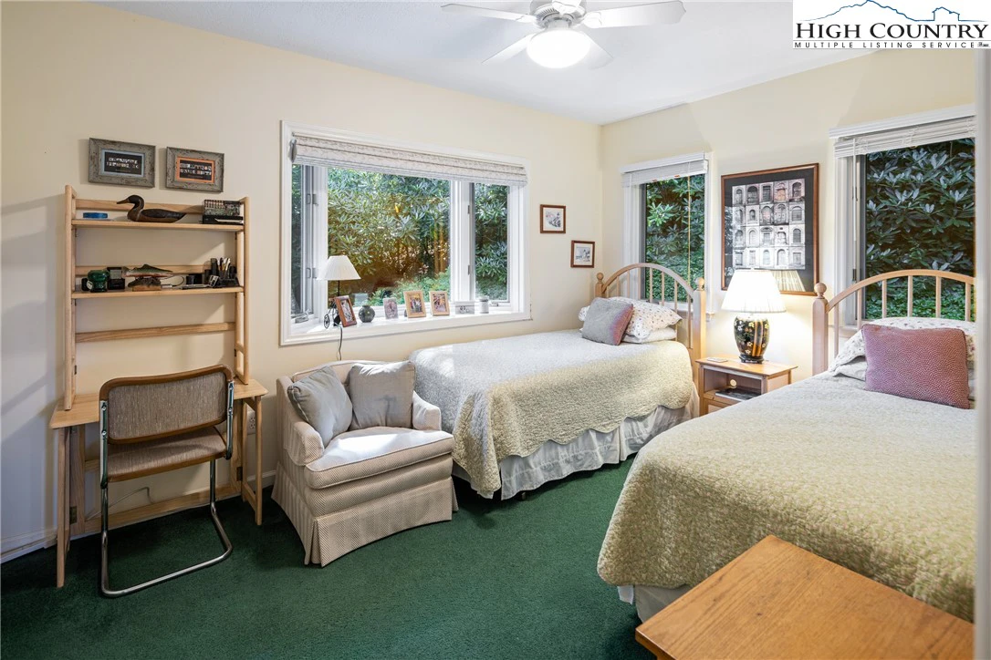 Image number 3 for the current listing