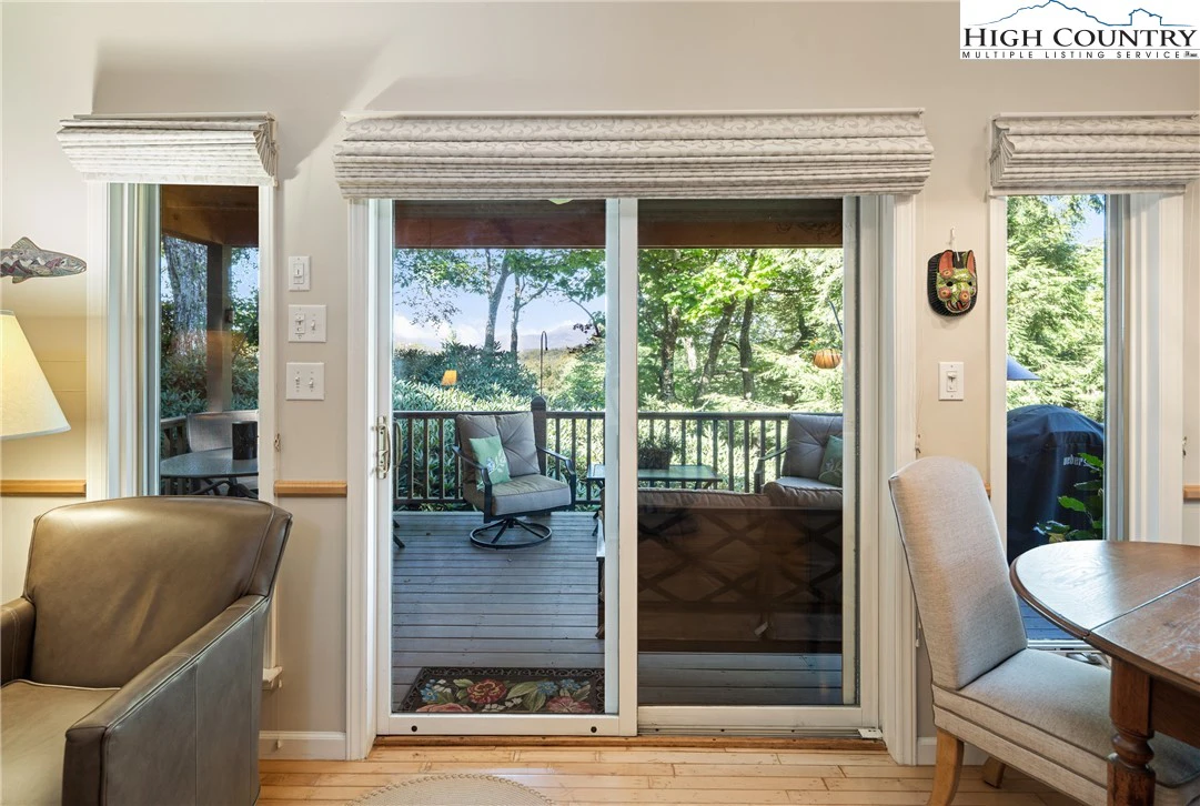 Image number 5 for the current listing