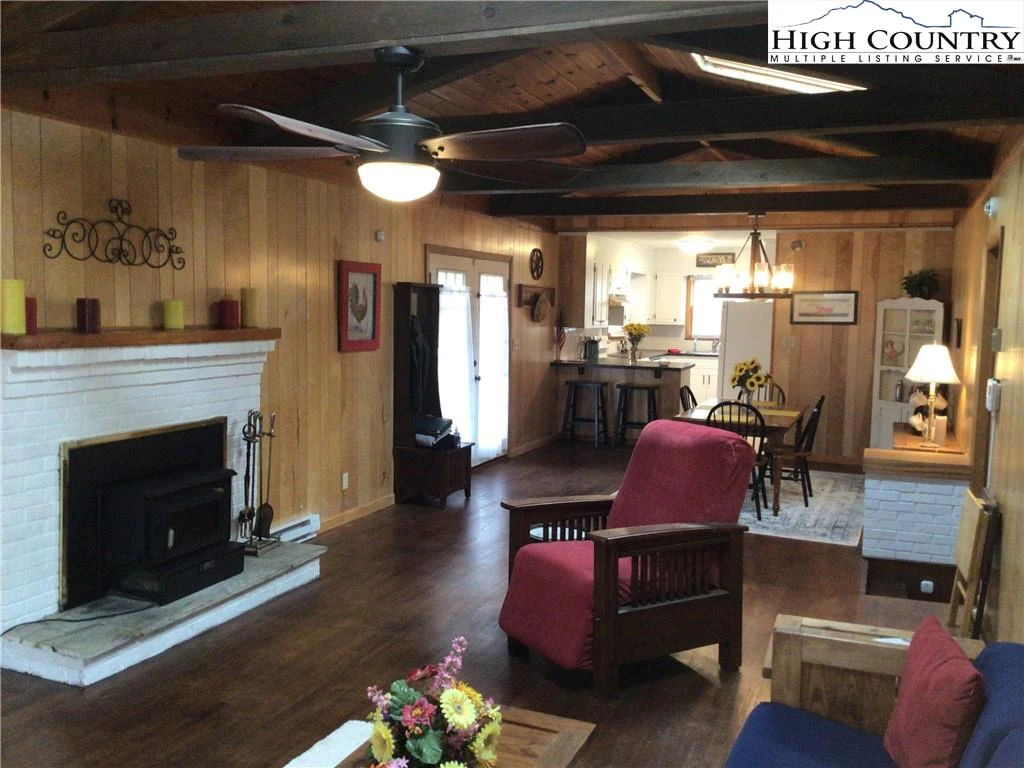 Image number 17 for the current listing