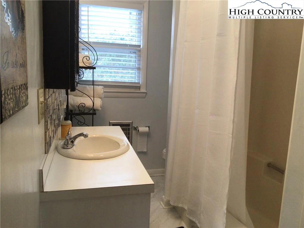 Image number 14 for the current listing