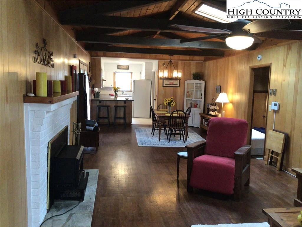 Image number 19 for the current listing