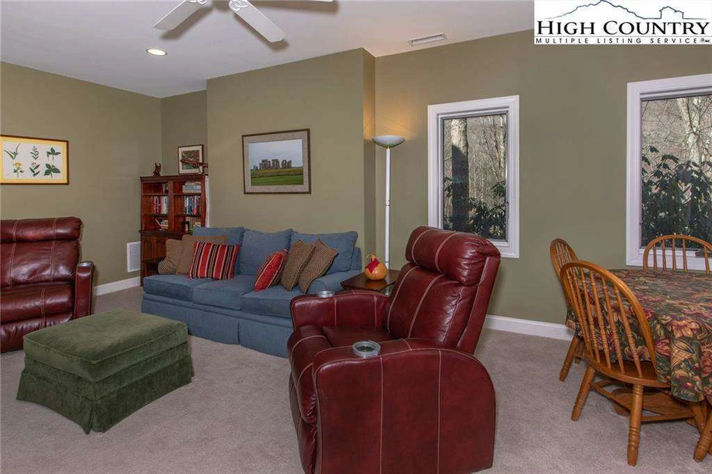 Image number 3 for the current listing