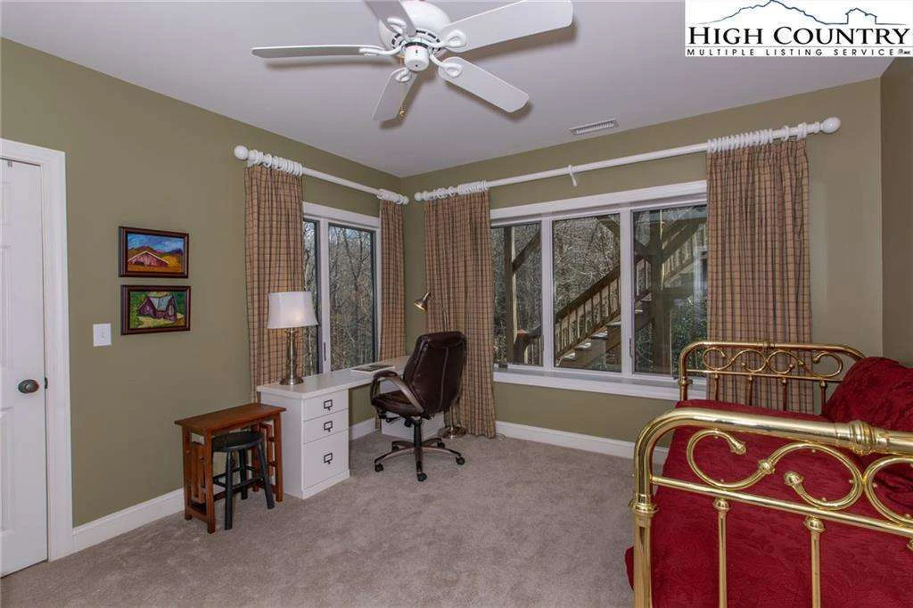 Image number 4 for the current listing