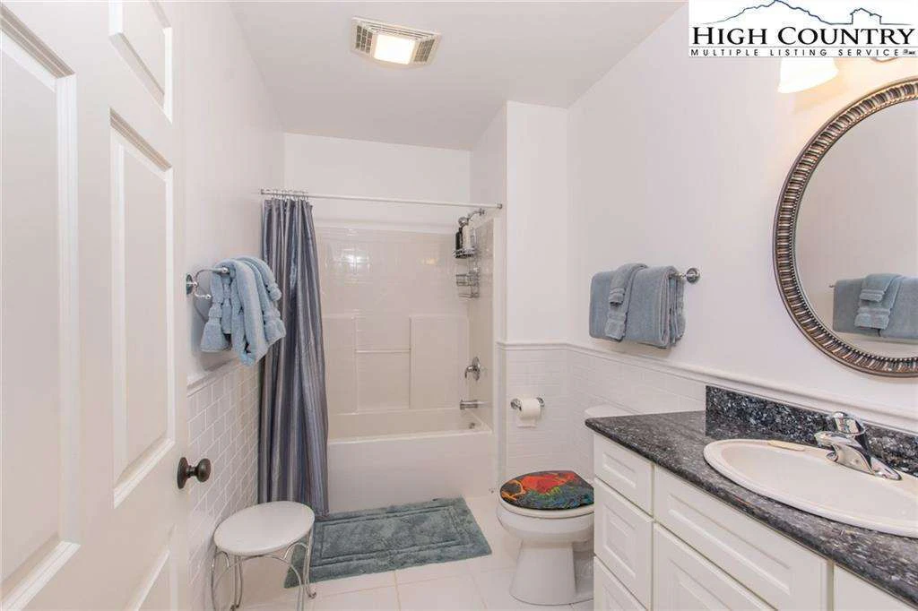 Image number 5 for the current listing