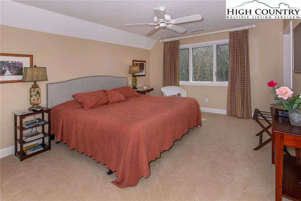 Image number 7 for the current listing