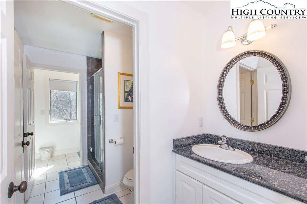 Image number 9 for the current listing