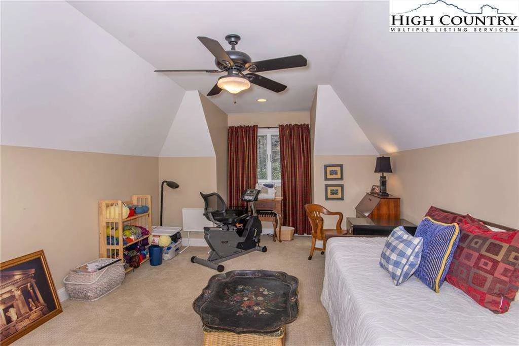 Image number 11 for the current listing