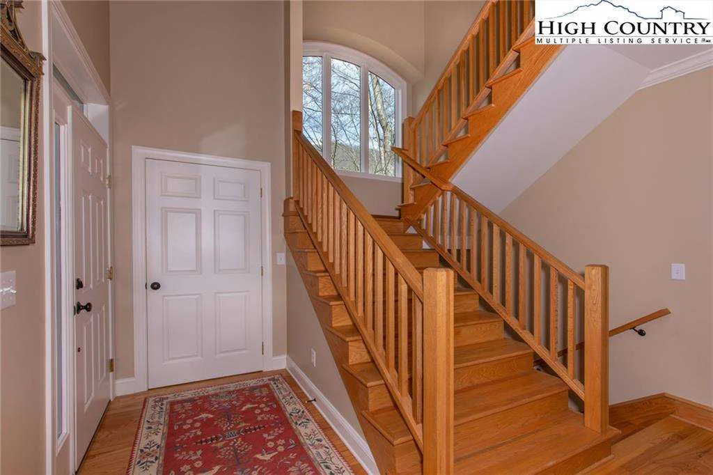Image number 13 for the current listing
