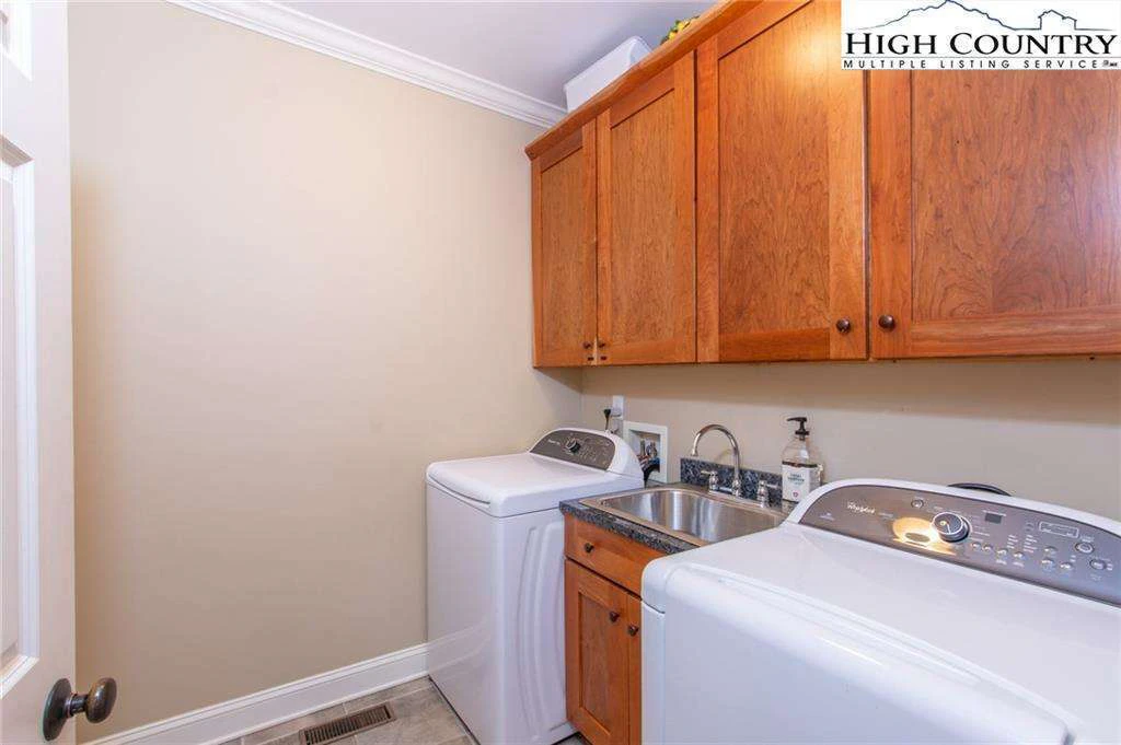 Image number 15 for the current listing